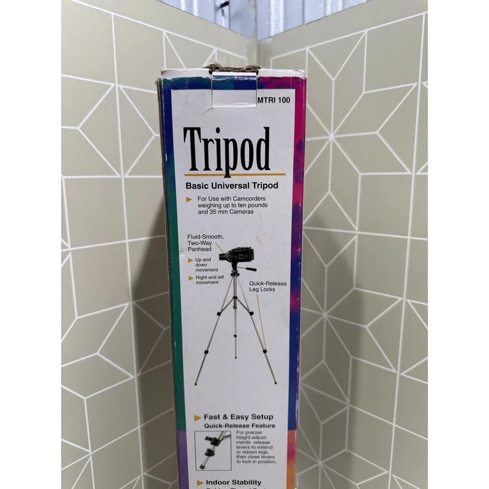 MAGNAVOX UNIVERSAL‎ TRIPOD, FOR CAMCORDERS And 35mm CAMERAS,